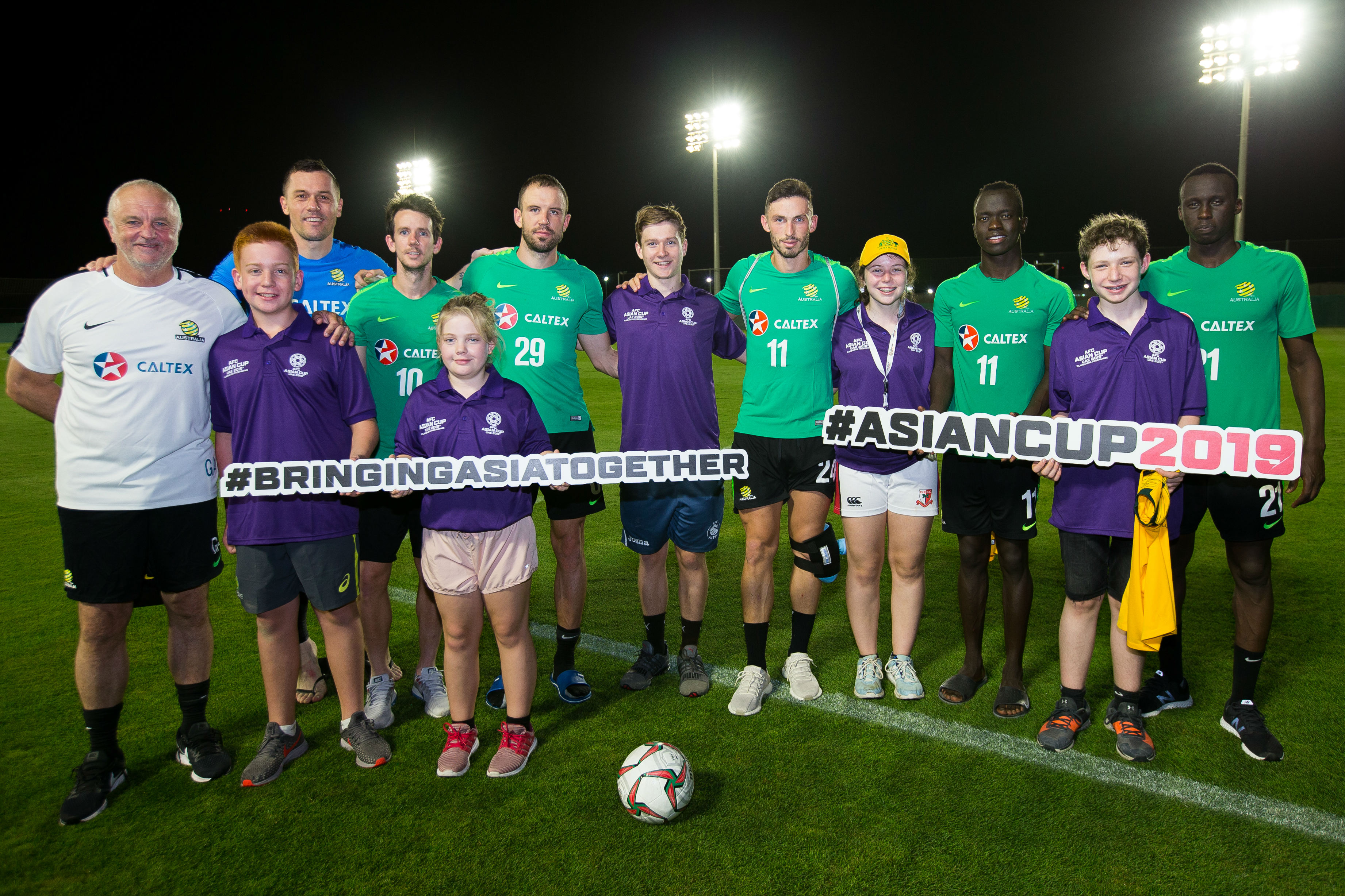 The Caltex Socceroos meet some young Australian fans in the UAE.
