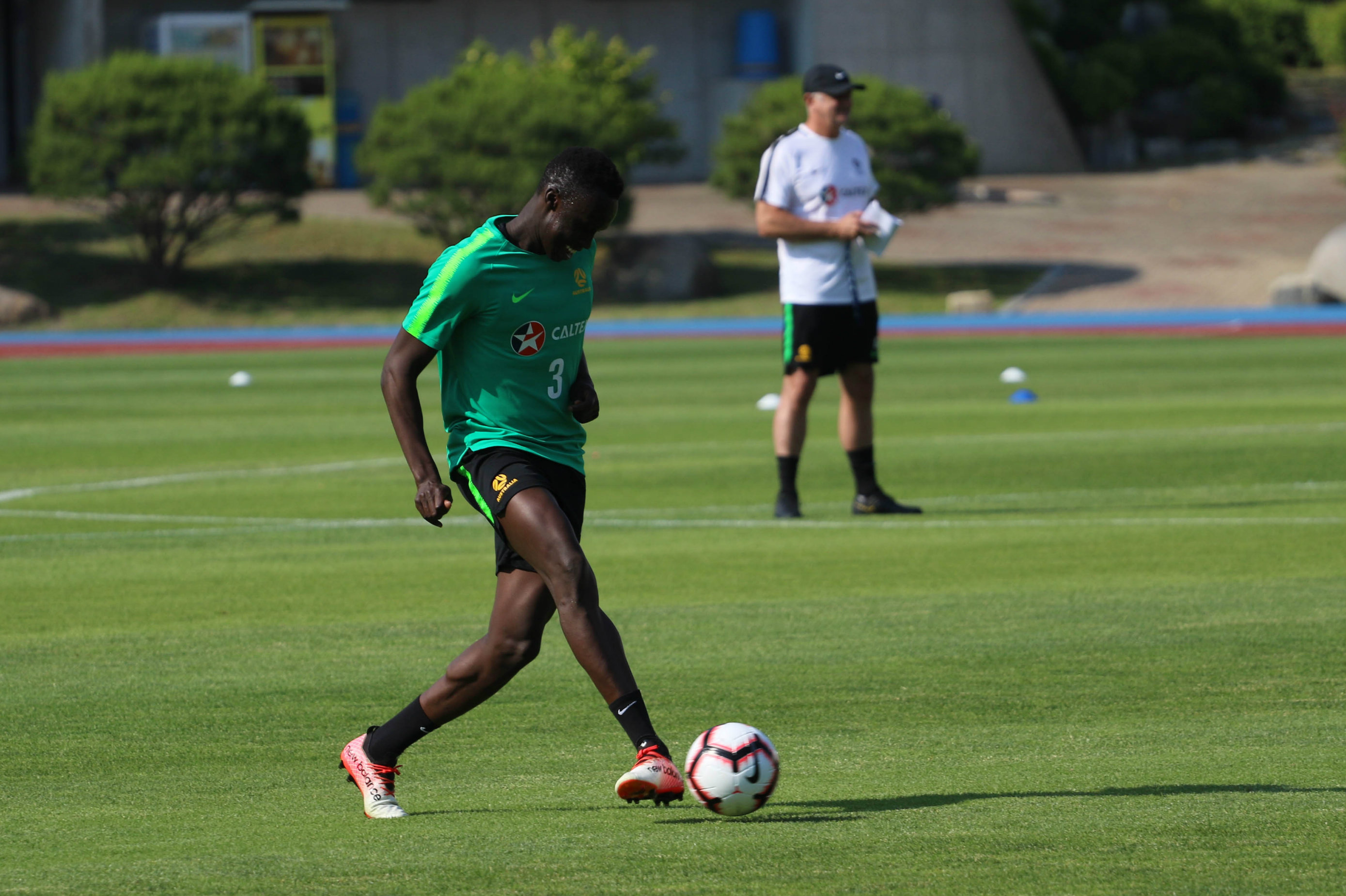 Thomas Deng gets a pass away in training in Busan Thomas Deng gets a pass away in training in Busan