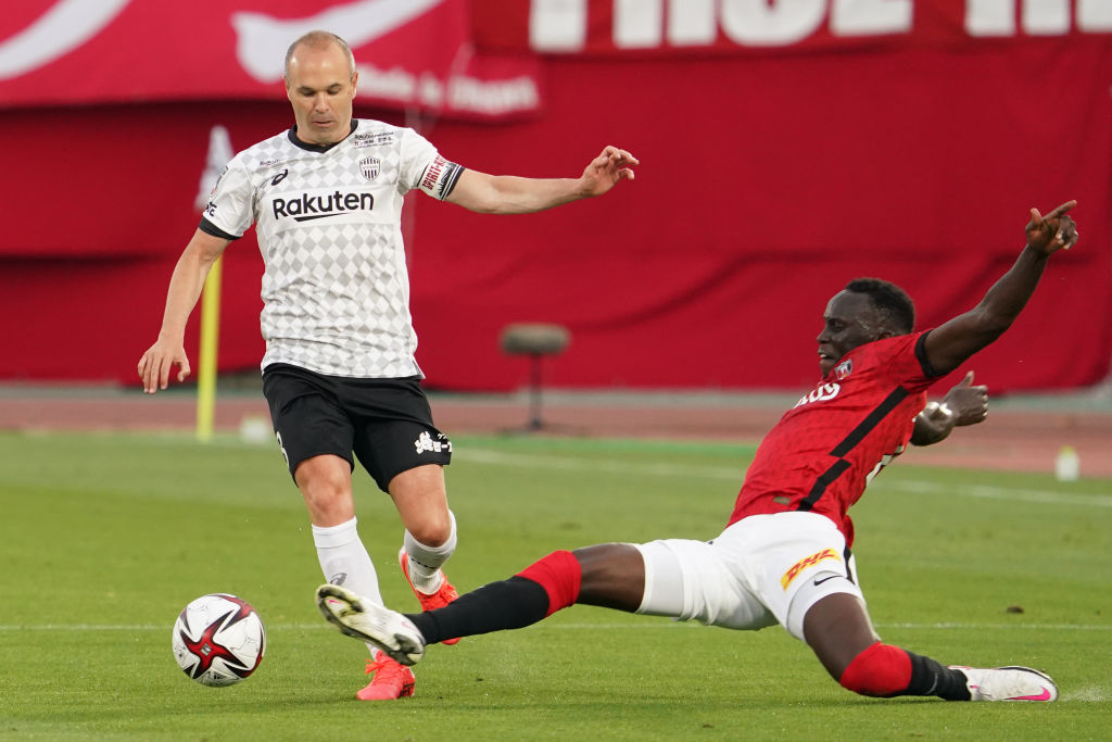 Deng challenges Vissel Kobe and FC Barcelona legend Andrés Iniesta in a J1 League fixture Deng challenges Vissel Kobe and FC Barcelona legend Andrés Iniesta in a J1 League fixture