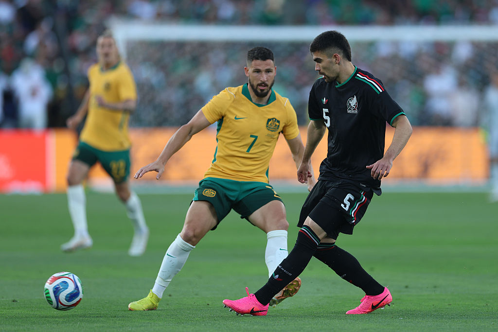 Mexico v Australia - International Friendly PASADENA, CALIFORNIA - MAY 30: Johan Vasquez of Mexico shoots against Mathew Leckie of Australia during the international friendly match between Mexico and Australia at Rose Bowl Stadium on May 30, 2026 in Pasadena, California. (Photo by Harry How/Getty Images)