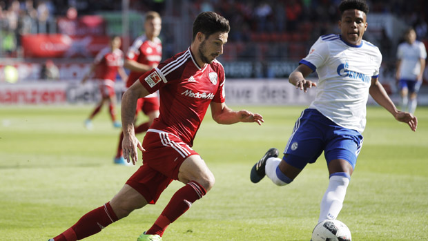 Mat Leckie has signed with German Bundesliga club Hertha Berlin.