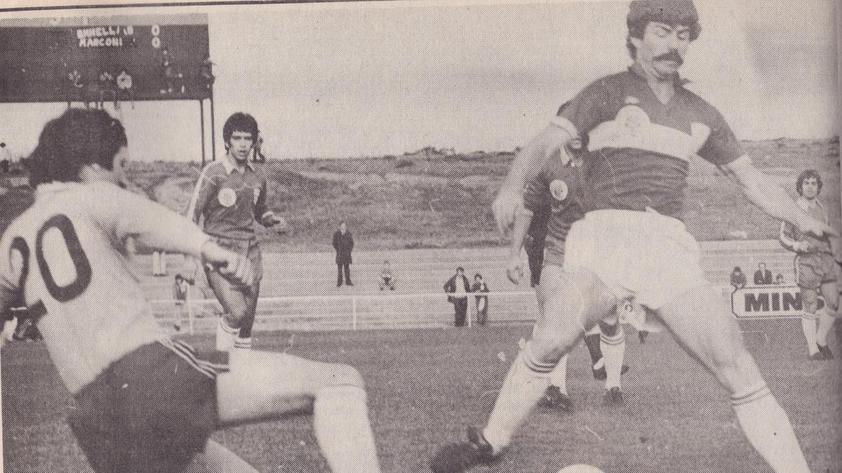 Ernie Campbell scoring against Jack Reilly