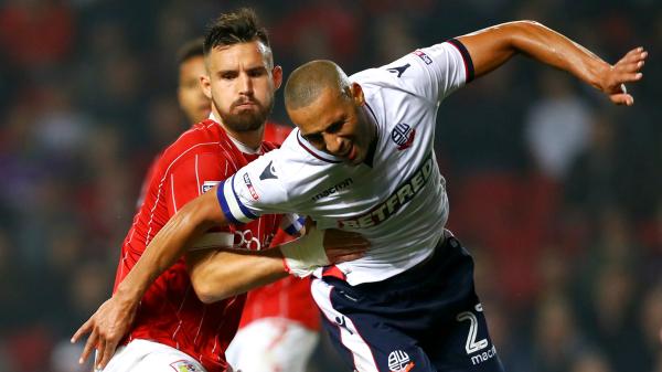 Bailey Wright of Bristol City battles for the ball with Darren Pratley of Bolton Wanderers