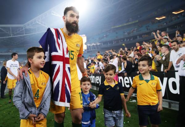 Mile Jedinak family