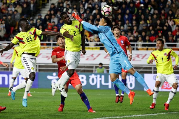 Colombia v Korea.