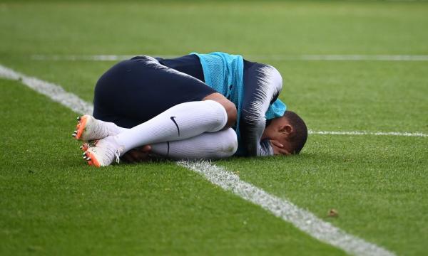 Kylian Mbappe injured in France training