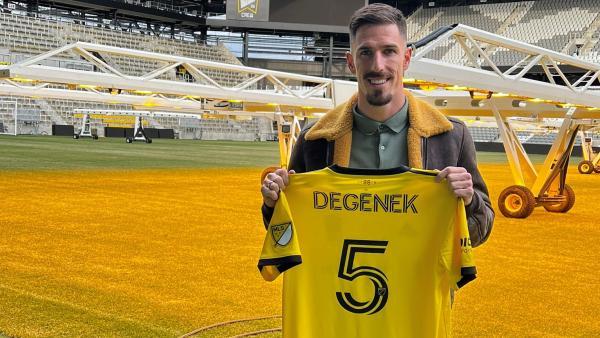 Milos Degenek