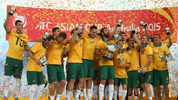 2015-Asian-Cup-Trophy-Lift