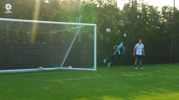Sam Silvera's stunning strike in training 