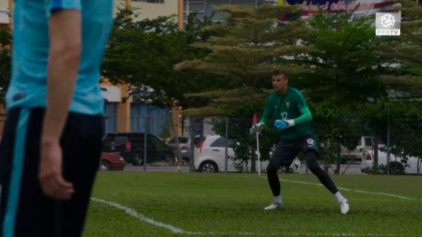 Expecting a bad pitch: Langerak