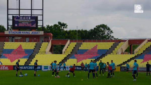 Caltex Socceroos team walk before Syria