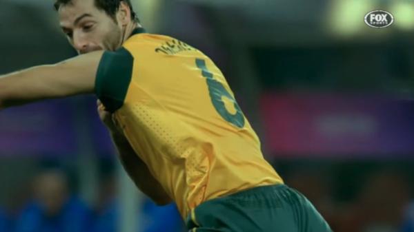 Sasa Ognenovski scores for the Socceroos 