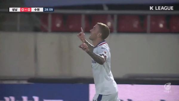 Adam Taggart scores first goal of K League season