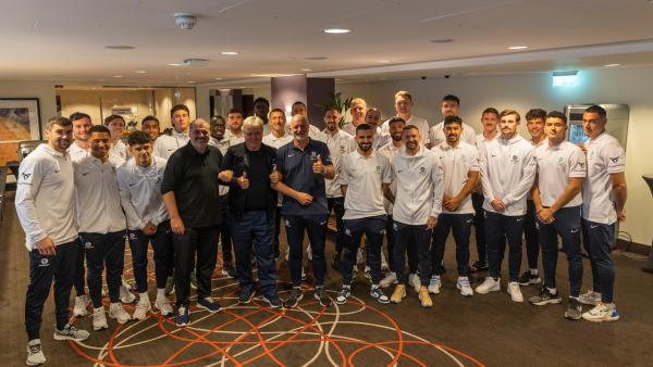 Ange Postecoglou and Guus Hiddink stop by Socceroos camp