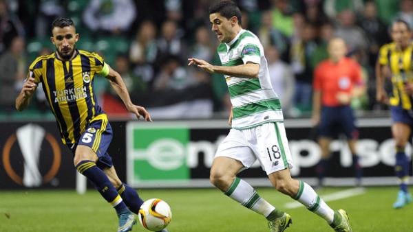 Tom Rogic fights for the ball with Fenerbahce midfielder Mehmet Topal in the UEFA Europa League.