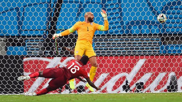 Portugal's Silvestre Varela ties the scores with the last play of the game against the United States.