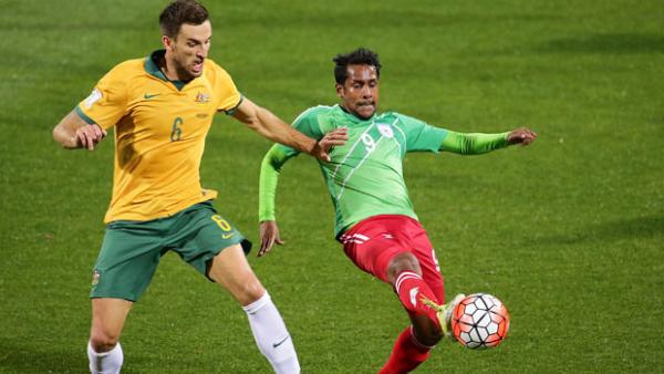 Matthew Spiranovic fights for the ball with Bangladesh's Hasan Ameli.