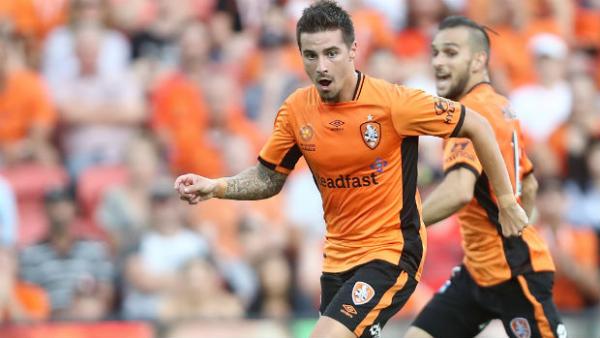Brisbane Roar striker Jamie Maclaren on the ball in Round 4 at Suncorp Stadium.