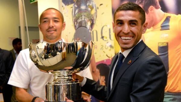 Ali Abbas alongside Shinji Ono with the AFC Asian Cup trophy.