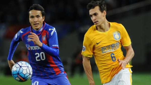 Caltex Socceroos defender Trent Sainsbury in action for Jiangsu Suning.