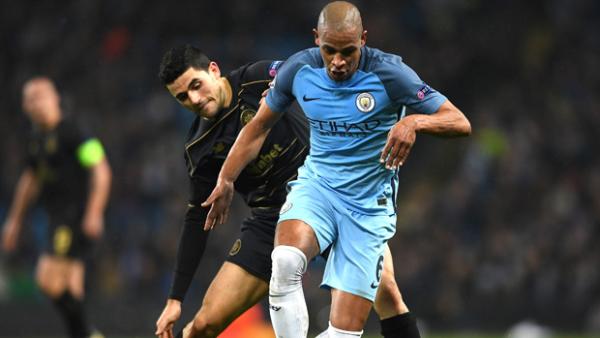 Tom Rogic challenges for the ball with Manchester City's Fernando in the UEFA Champions League.
