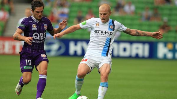 Aaron Mooy on the ball for Melbourne City against Perth Glory.