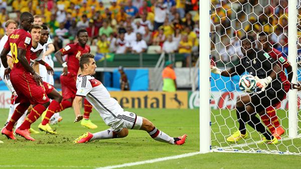 German striker Miroslav Klose netted a late equlaiser to earn his team a point against Ghana in Group G.