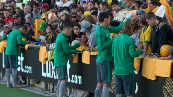 Socceroos signing autographs - lead