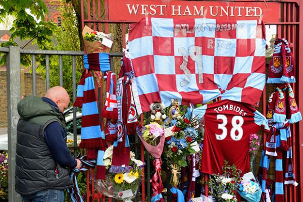 Global outpouring of grief for Dylan