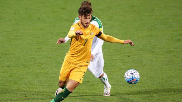 Mat Leckie has signed a new deal with FC Ingolstadt.