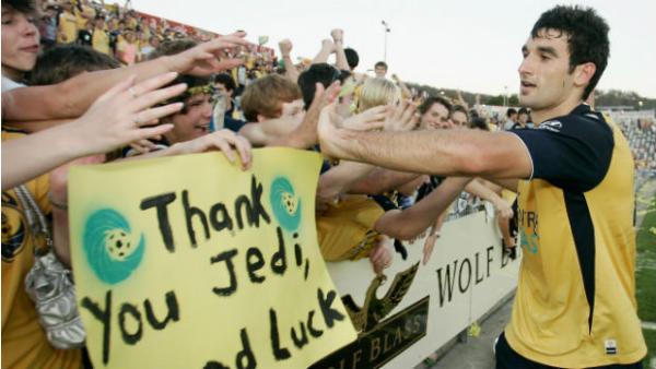 Former Central Coast star Mile Jedinak is farewelled by Mariners fans.