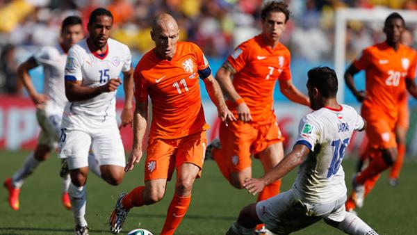 Netherlands' Arjen Robben controls the ball in his team's win over Chile.