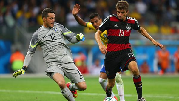 Muller fights for the ball with Brazilian goalkeeper Julio Cesar.