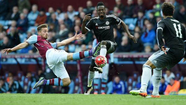 Jordan Lyden attempts to win the ball from Chelsea's Baba Rahman in the Premier League.