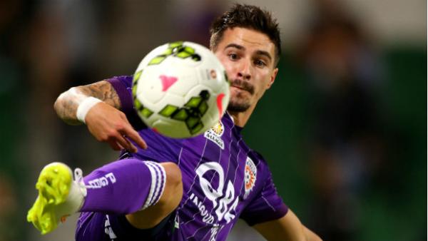 Jamie Maclaren in action for Perth Glory.