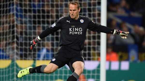 Mark Schwarzer in action for newly crowned Premier League Champions Leicester City.