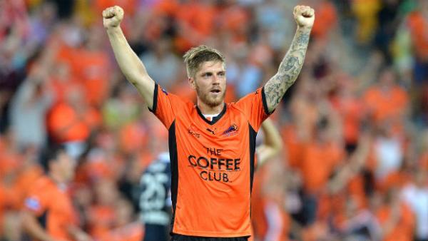 Former Brisbane Roar midfielder Luke Brattan has signed a four-year deal with Manchester City.