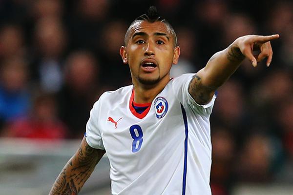Injured midfielder Arturo Vidal has been retained in Chile's final World Cup squad.