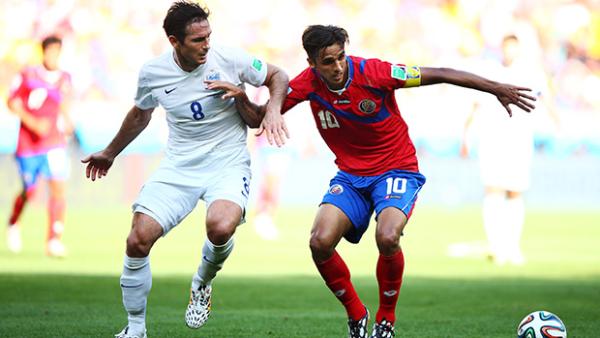 England's Frank Lampard challenges Costa Rica's Bryan Ruiz.