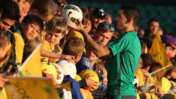 Tom Rogic with fans at the Socceroos fan day in Perth.