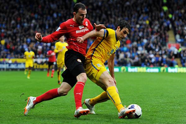 Aussies Abroad | Jedinak flies Eagles closer to safety
