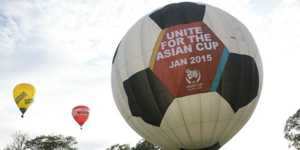 The Unite for the Asian Cup balloon lands safely in Canberra parkland.