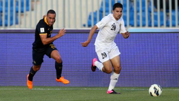 Jordan's Hamza Al Dardour races away from Socceroos defender Tarek Elrich.