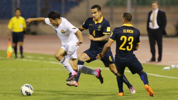 Tim Cahill and Tarek Elrich try to dispossess Jordan's Hamza Aldaradreh in Amman.