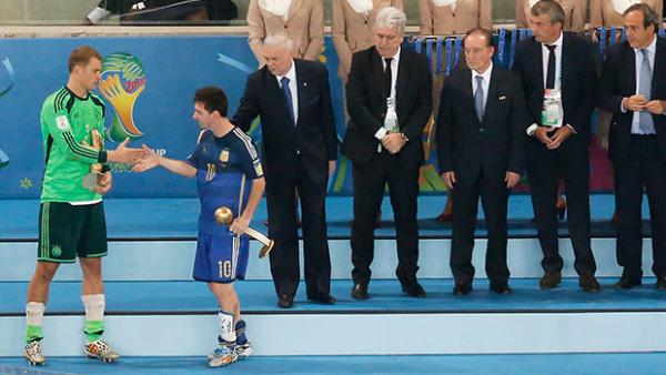 Golden Glove winner Manuel Neuer shakes hands with Golden Ball winner Lionel Messi.