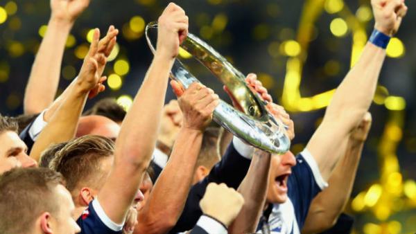 Melbourne Victory hold the Hyundai A-League Championship trophy aloft after last season's Grand Final win.