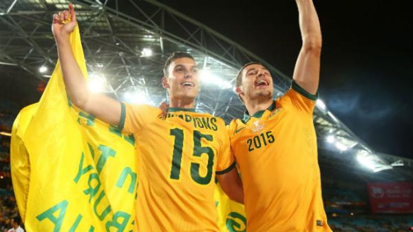 Trent Sainsbury and Mat Leckie celebrate the Socceroos' 2015 Asian Cup triumph.