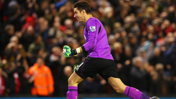 Brad Jones celebrates Liverpool's last-minute equaliser against Arsenal.