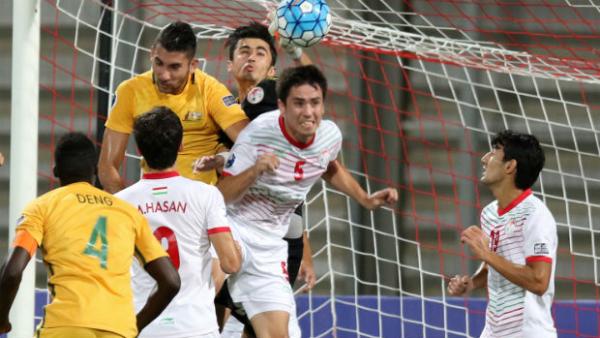 Australia attack Tajikistan's goal at the AFC U-19 Championship on Friday night. Images courtesy AFC