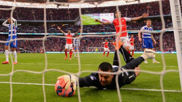 Reading goalkeeper Adam Federici can't stop the ball crossing the line in his FA Cup semi-final at Wembley.